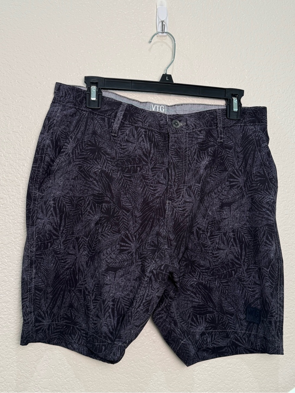Vintage 1946 Mens 32 Tropical Leaf Golf Shorts Stretch Performance 8 Inseam